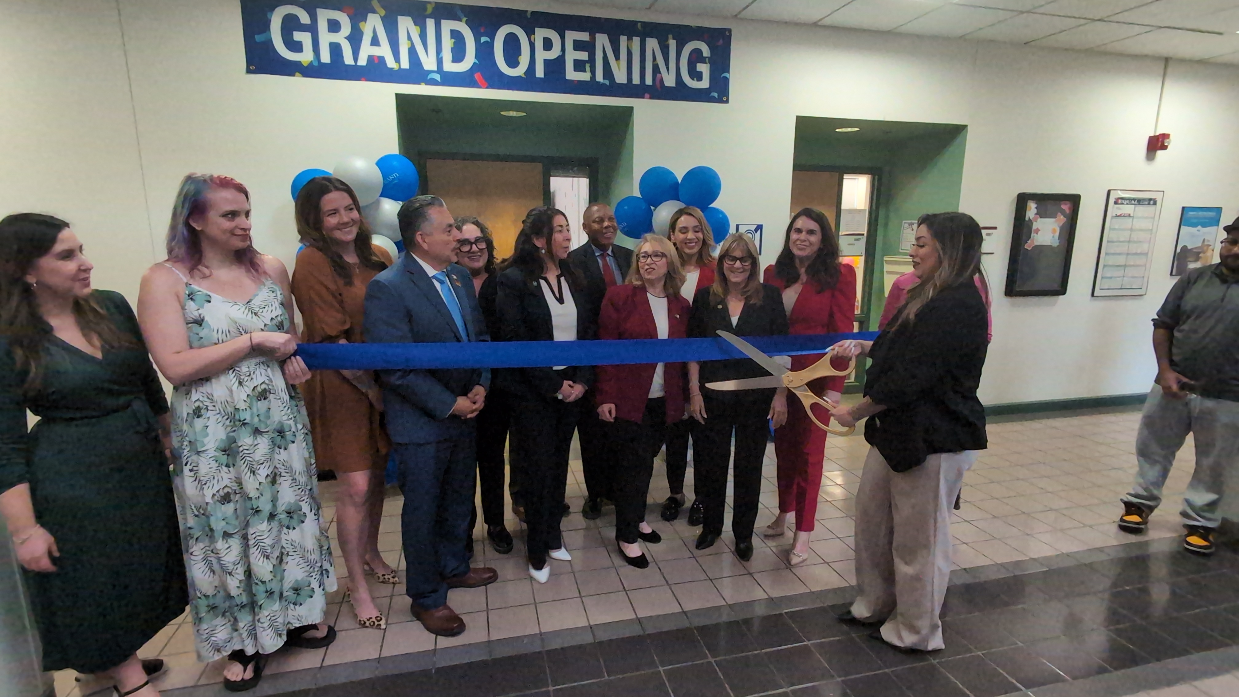Students, faculty, staff, and Administration cutting the ribbon to open the new Student-Parent Hub at LAMC
